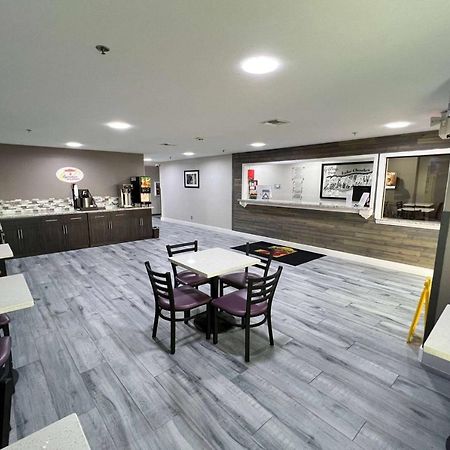 Super 8 By Wyndham Lake Charles/Sulphur Екстериор снимка