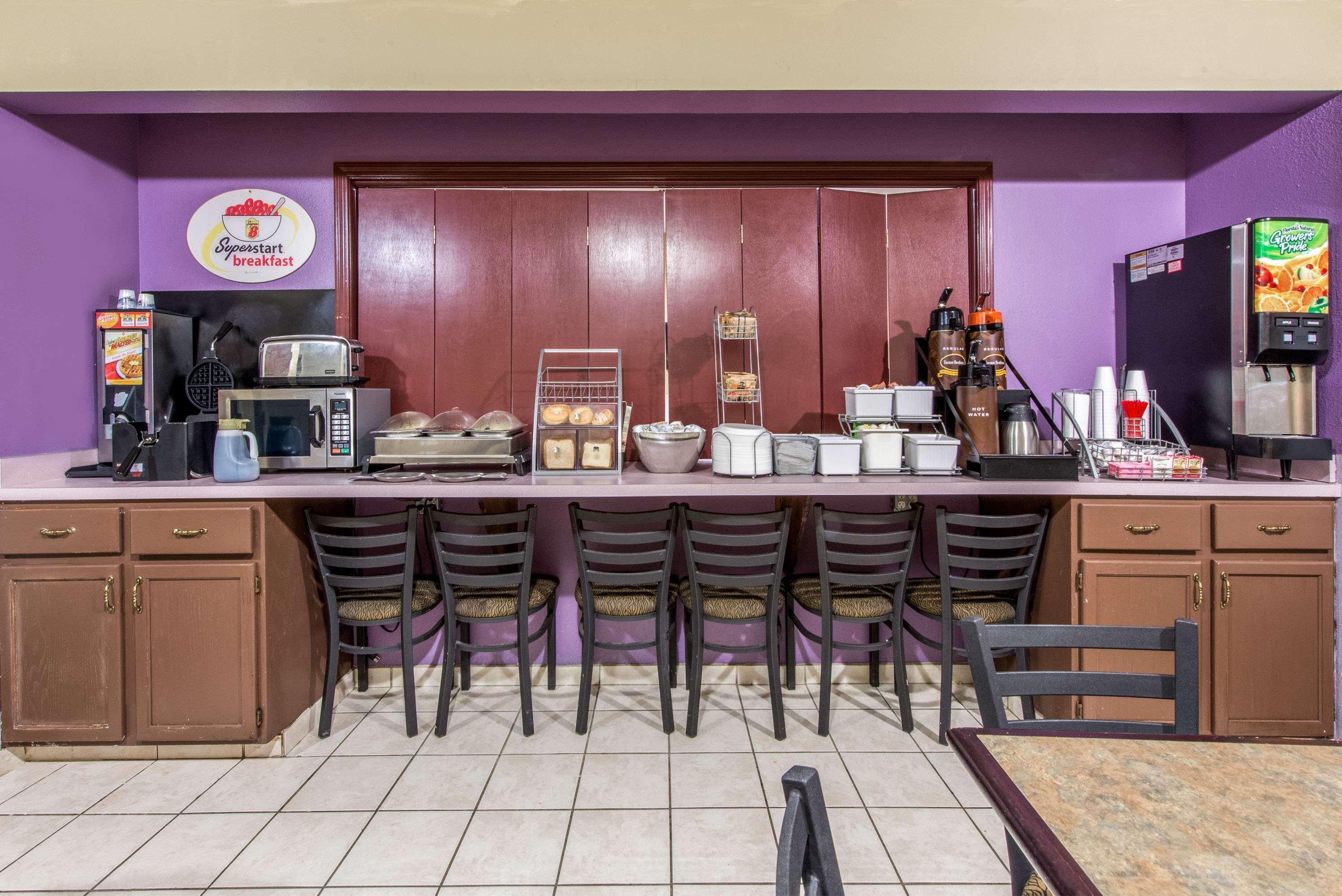 Super 8 By Wyndham Lake Charles/Sulphur Екстериор снимка