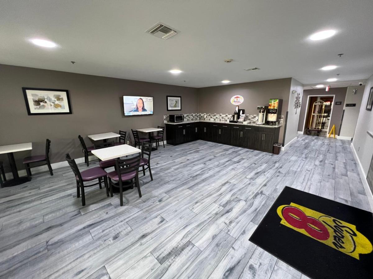 Super 8 By Wyndham Lake Charles/Sulphur Екстериор снимка