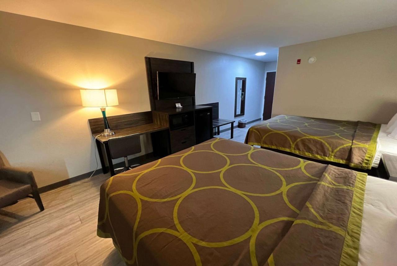Super 8 By Wyndham Lake Charles/Sulphur Екстериор снимка